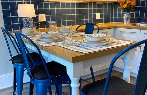 Spring Green Apartamento | Luxury Retreat in Prime Downtown Spring Green Location