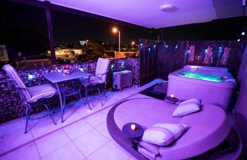 Bucana Apartamento | Luxury Retreat with Private Jacuzzi and Mountain Views FREE Parking