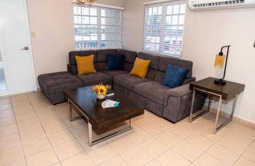 Bucana Apartamento | Luxury Retreat with Private Jacuzzi and Mountain Views FREE Parking
