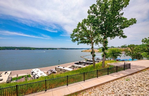 Gravois Mills Alquiler De RV | Luxury RV SITE ONLY at Millstone Marina & RV Resort