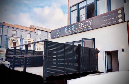 South Shore Apartamento | Luxury Seafront Living for groups accommodating up-to 32 people!