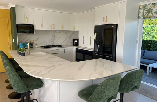 Mairangi Bay Villa | Luxury Seaside Village Resort