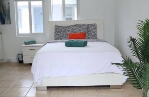 Palm Beach Shores Hotel | Luxury Studio / Prime Singer Island