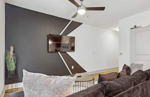 Loring Heights Apartamento | Luxury Suite Mins. From Brave Stadium & Downtown