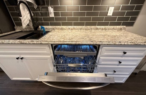 Sedgefield Apartamento | Luxury Suite, patio, Gazebo, hammock, sauna, fence