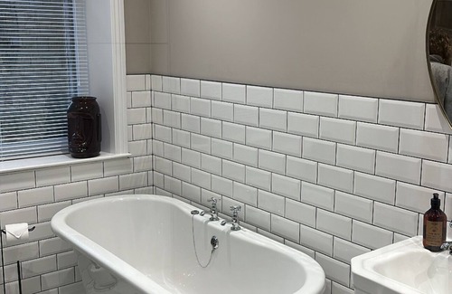 Rastrick Casa | Luxury Town Centre Home, 1 Minute From the Train Station