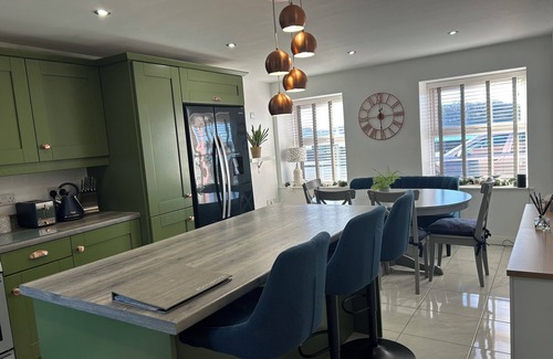 Ards and North Down Casa | Luxury Town House with Sea View and Hot Tub