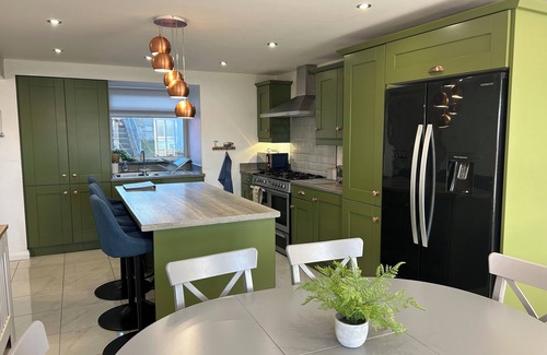 Ards and North Down Casa | Luxury Town House with Sea View and Hot Tub