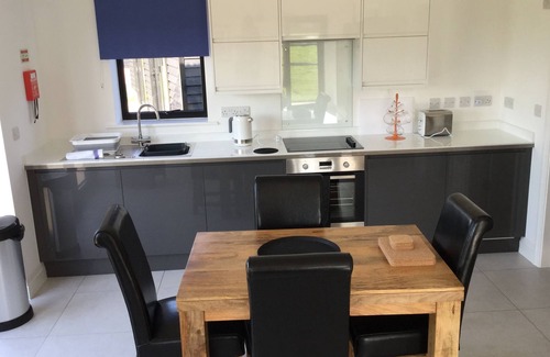 Hurstpierpoint Cabaña | Luxury two bedroom lodge within walking distance distance of Hurstpierpoint.