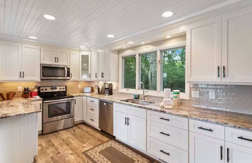 Seven Devils Casa | Luxury VIEWS from 4700', Hot Tub, Fire Pit, Modern Rustic 5BR with huge deck!