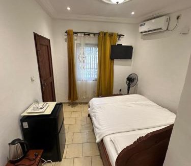 Limbe Cabina | Luxury Villa AC Ensuite Room 5