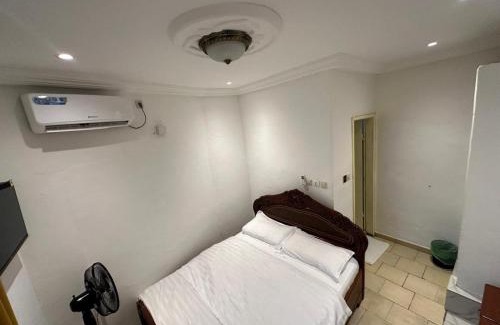 Limbe Cabina | Luxury Villa AC Ensuite Room 5
