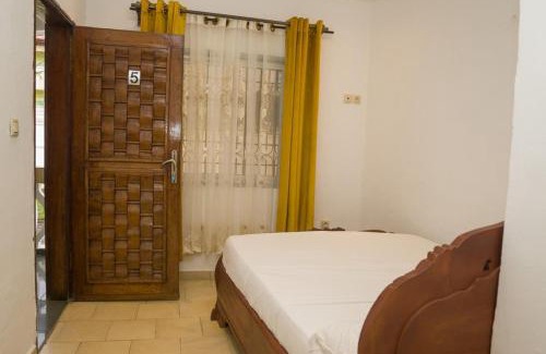 Limbe Cabina | Luxury Villa AC Ensuite Room 5