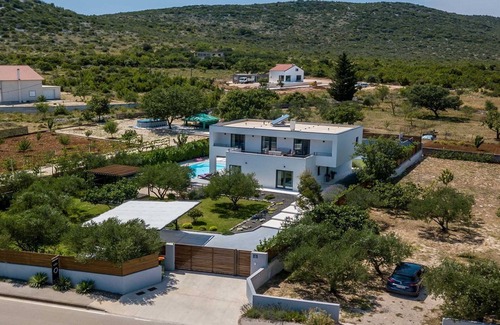 Vodice Villa | Luxury villa in Dalmatian countryside
