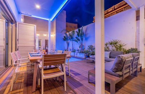 Burjasot Villa | VLVilla. Villa de lujo en Valencia con piscina privada y sala de cine