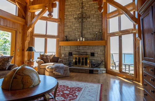 Vittoria Villa | Luxury Villa on Lake Erie