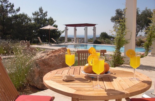 Archangelos Villa | Villa de lujo con piscina privada climatizada con vistas a la playa de Tsampika