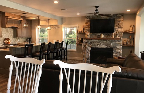 Meredith Casa | Nivel inferior - Casa principal en el lago Winnipesaukee en Meredith Bay Luxury Villa