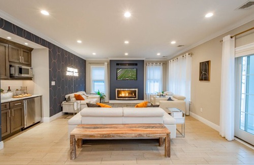 A-Zone Villa | Luxury Villa with Elevator! Pool Open till October