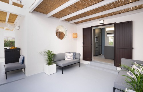 Geremeas Villa | Villa de lujo con piscina climatizada y jacuzzi al aire libre a 50 m de la playa