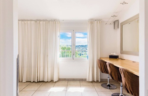 Valbonne Villa | Villa-De Lujo-Baño en la habitacion-Vista a la Montana