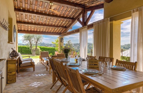 Valbonne Villa | Villa-De Lujo-Baño en la habitacion-Vista a la Montana
