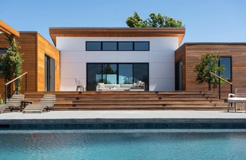 Kenwood Villa | Luxury Villa Year-Round Heated Pool Hot Tub Fire Pit Lawn