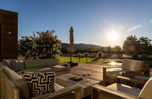 Kenwood Villa | Luxury Villa Year-Round Heated Pool Hot Tub Fire Pit Lawn