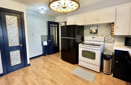 Ashtabula Casa | LUXURY WATERFRONT HOME w/PRIVATE BEACH w/BBQ PATIO