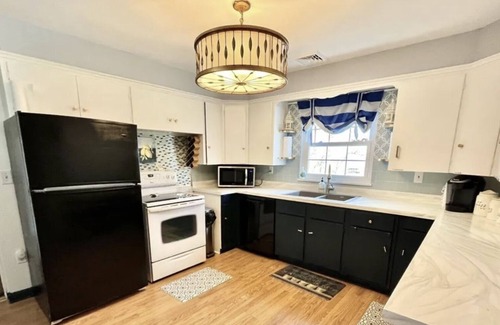 Ashtabula Casa | LUXURY WATERFRONT HOME w/PRIVATE BEACH w/BBQ PATIO