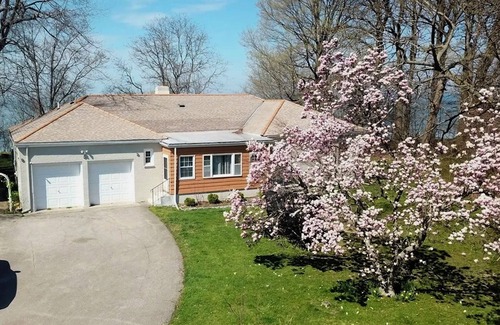 Ashtabula Casa | LUXURY WATERFRONT HOME w/PRIVATE BEACH w/BBQ PATIO