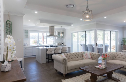 North Rothbury Casa | Luxury Wine Country House at Huntlee - pet friendly!