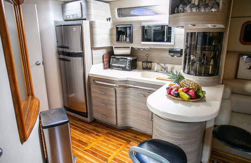 Coco Alquiler De Eote | Luxury yacht day tour or overnight.
