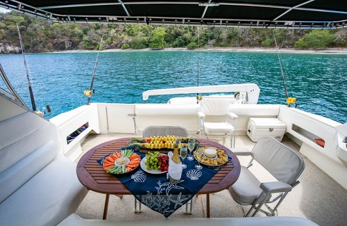 Coco Alquiler De Eote | Luxury yacht day tour or overnight.