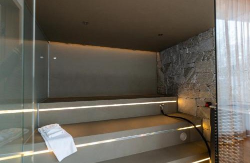 Flims Apartamento | Luxus-Mountain-Suite Rocca Bella mit Dampfbad & saisonalem Aussen-Pool