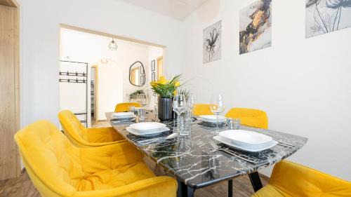 Unterallgau Apartamento | Luxx Home MM, Airport - Parkplatz - Küche - Balkon