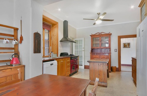 Lyndoch Casa | Lyndoch Grand Barossa Group Accommodation entire house Lyndoch village sleeps 14