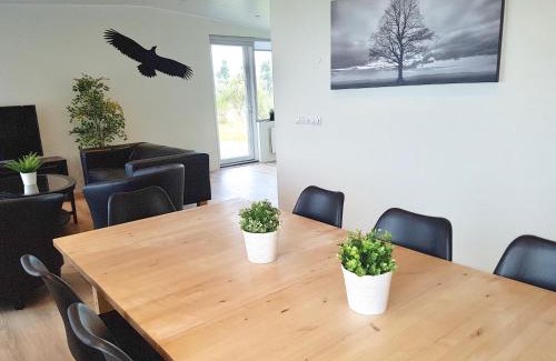 Hjardarfell Casa | Lynghagi House