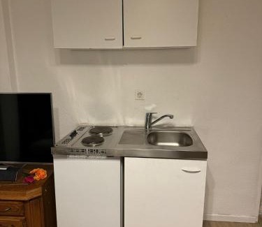 Lannesdorf Apartamento | Möbliertes Zimmer mit TV, Internet & kompletter Ausstattung in Bonn-Mehlem