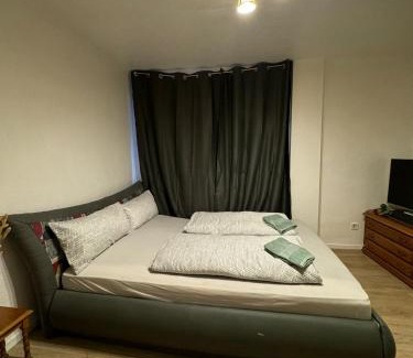 Lannesdorf Apartamento | Möbliertes Zimmer mit TV, Internet & kompletter Ausstattung in Bonn-Mehlem