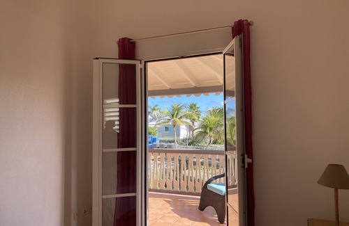 Bellevue Villa | Macassi 3BR beach house, steps to the beach & private pool - cistern