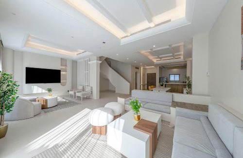 King Abdul Aziz Road Villa | Mabaat-Jasmine Greek Villa 4BR- 583 Villa 5