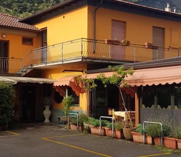 Sarnico Cama Y Desayuno | Macloud pub B&B