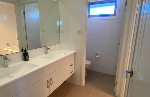 Adamstown Casa | Madison Gardens - centrally located and private