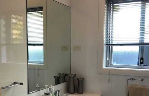 Adamstown Casa | Madison Gardens - centrally located and private