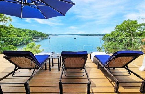 Osage Beach Casa | Magazine-Featured Mansion, Golf Green, Casino, etc