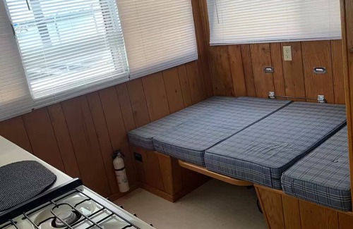 Georgetown Casa | Maggie Jo’s paradise on the river !