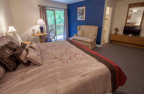Maggie Valley Hotel | Maggie Valley Creekside Lodge