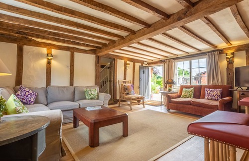 Higham Cabaña | Tradicional casa de madera con vigas del siglo 17 que rezuma encanto del viejo mundo