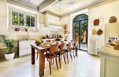 Oltrarno Villa | MAGNÍFICO 8BD-8. ¡VILLA DE 5BA CON PISCINA CLIMATIZADA A 1 MIL DEL ALCANCE DE FLORENCIA!